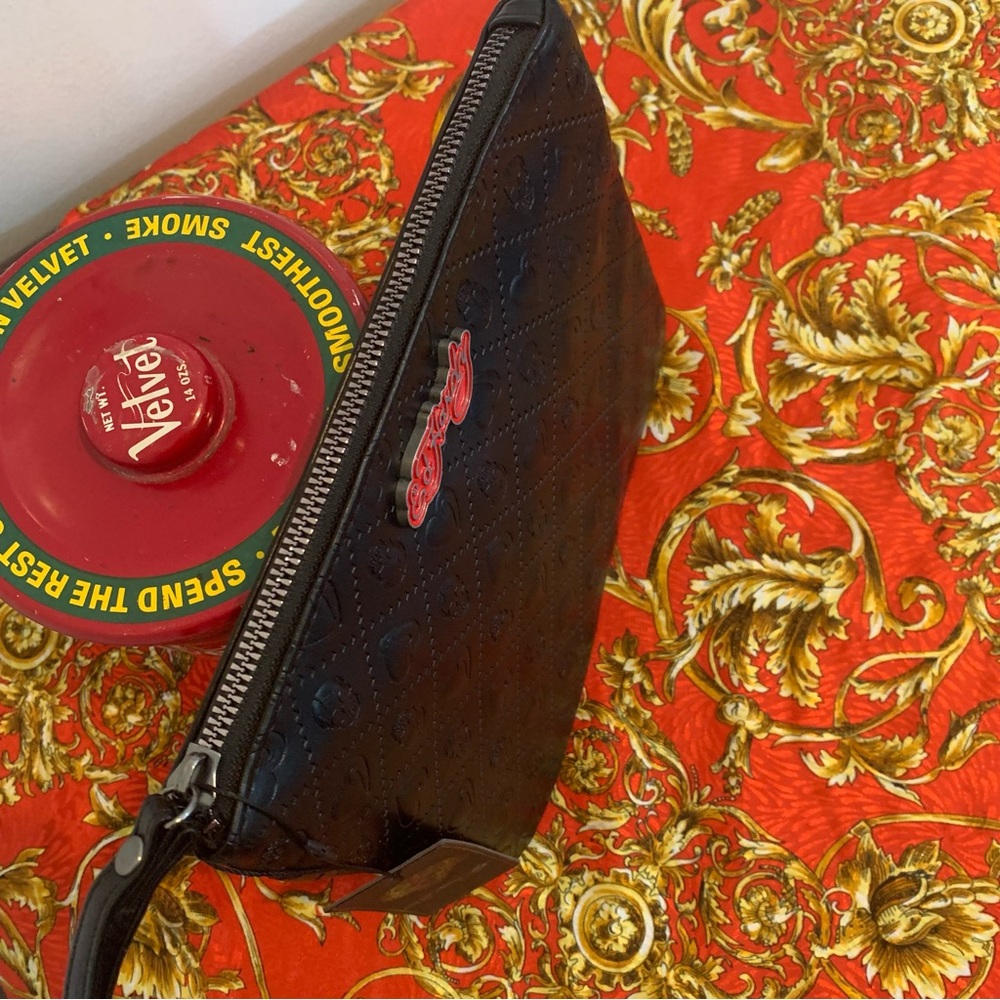 *NWT* Ed Hardy Black Embossed Skull and Heart Wristlet Clutch - Picture 4 of 8
